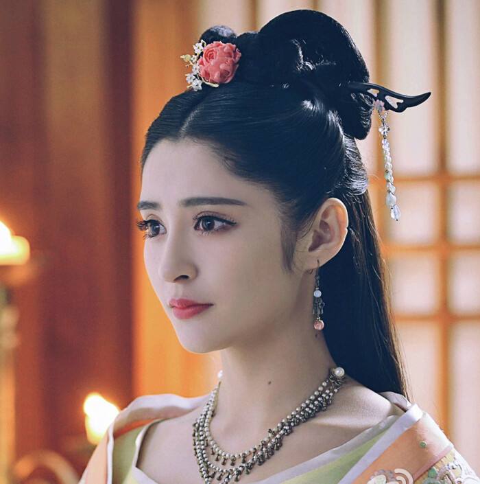 杨幂|扮演“天下第一美人”的女星：前5位都被吐槽，唯独她实至名归
