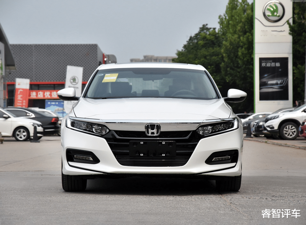 本田雅阁|本田雅阁跌至15万7，保值省油空间大，车友：帕萨特买早了