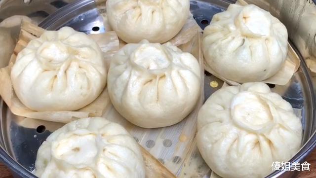 「包子」蒸包子，记住不要直接上锅蒸，诀窍告诉你，包子松软好吃，不回缩