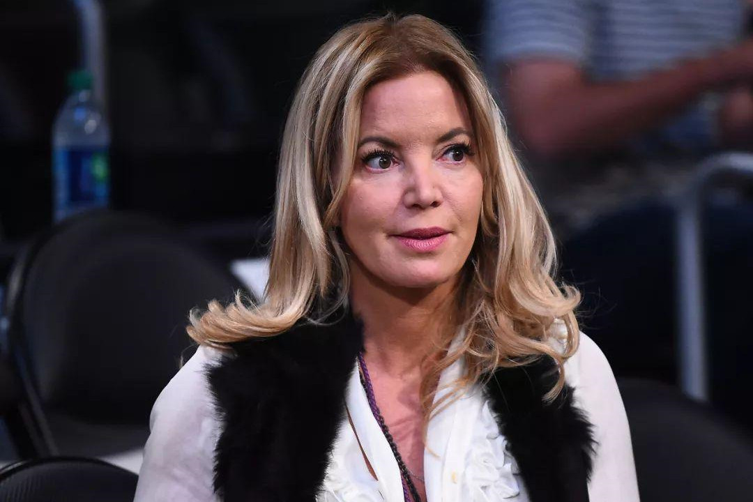 勒布朗·詹姆斯|谁能单换詹姆斯？湖人老板的话一针见血，只有他才有资格！