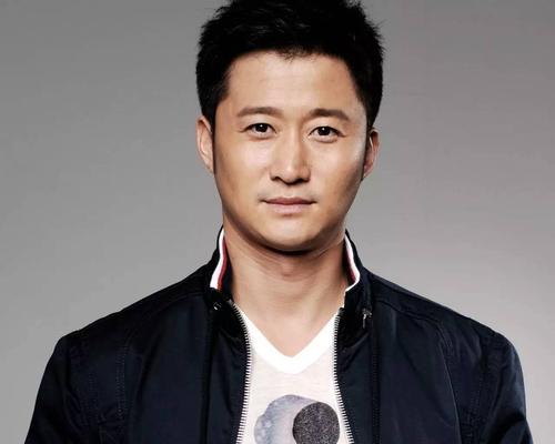 吴京|他是吴京发小，本是当红歌手，却被吴京骗来演《战狼》大反派！