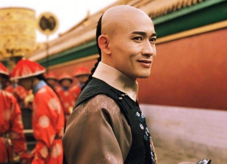 「黄晓明」被黄晓明抢走“杨过”一角, 打架被关7个月, 终于因出演乾隆翻红