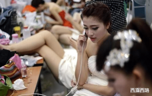 『娱乐圈』娱乐圈的18线模特，人前光鲜亮丽，私下生活却是这般模样