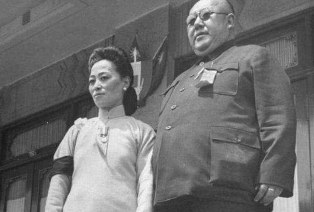 马鸿逵@为逃避新中国制裁，他带七吨半黄金出逃，死前盼望回国安葬