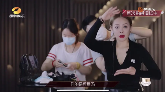 唐嫣|《乘风破浪的姐姐》开播，首播就爆红出圈，黄晓明在线卑微，最大槽点却是她？