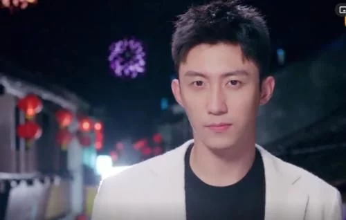 张馨予▲周放宋凛第一次接吻，谁注意热巴手放哪里了，一看就没谈过恋爱