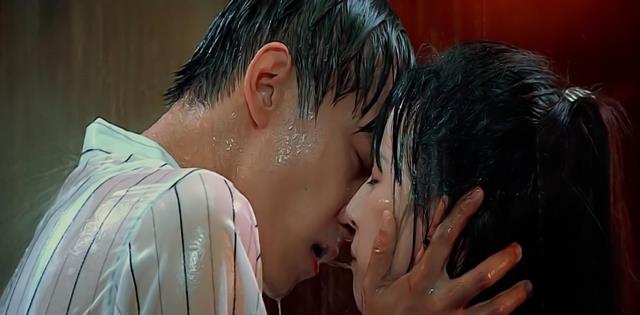 火箭少女|《演员请就位》“拔丝吻”只是小场面，被删的“便秘哭”才是王者