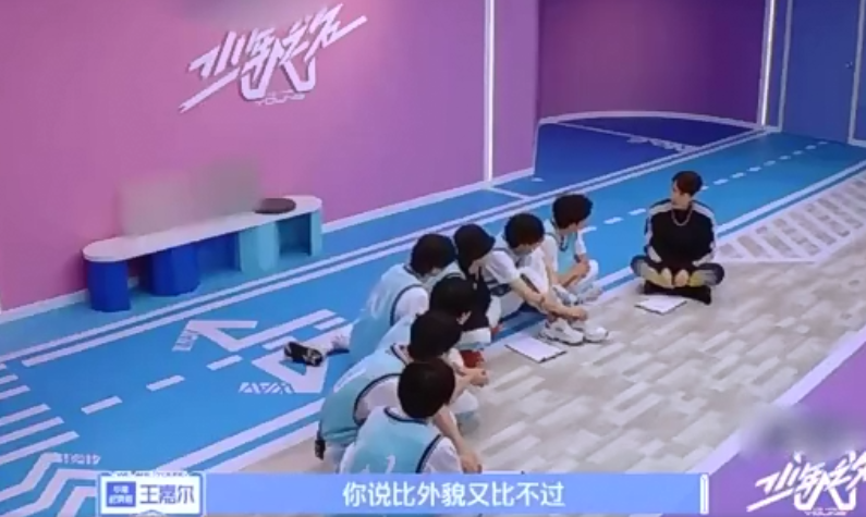 王嘉尔|王嘉尔出道时样样不如人，拼命减肥“魔鬼式自律”，暴瘦36斤