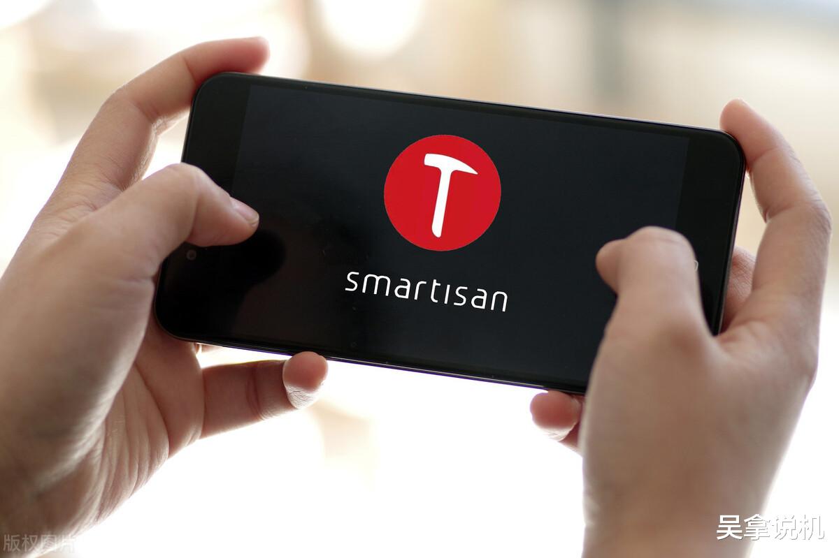 罗永浩|罗永浩回来了!一举砸碎“苹果12”,这次的“锤子”够硬!