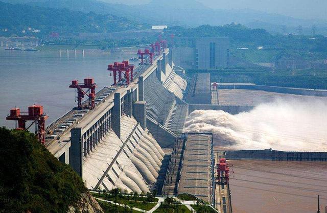 「核潜艇」这2地点是中国最核心禁地，三峡是其中一个，另一个美军也不敢碰