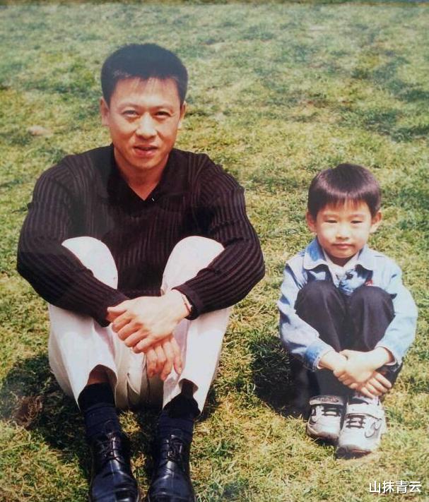 胡亚捷|胡亚捷与妻子离婚大战，3次战败，却次次收获“战利品”，今如何？