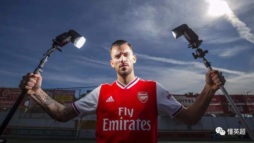 梅西|曼联终于官宣了！英超劲旅7000万豪购，梅西离队剧情反转