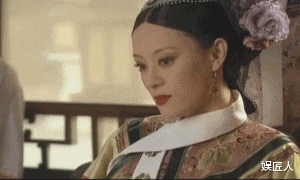 诗妮娜|诗妮娜学到甄嬛精髓了？复古大红唇黑化霸气，不声不吭成后宫赢家
