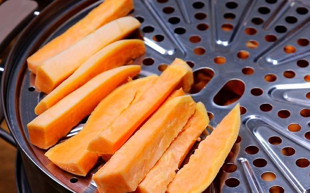 红薯|家庭自制红薯干，做法简单，颜色鲜嫩又透亮，看着就有食欲