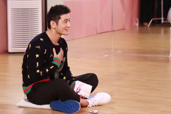 「黄轩」曾红过黄晓明，靠长相挤走黄轩，现黄轩大火，他却被人遗忘