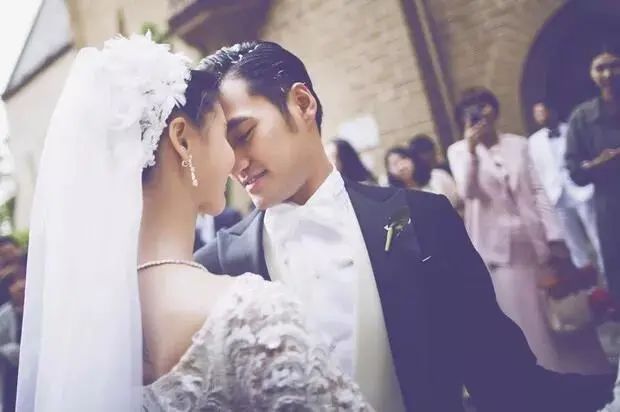 「张歆艺」被大11岁前夫批“恶心”的张歆艺，是如何把一手烂牌打成了王炸？