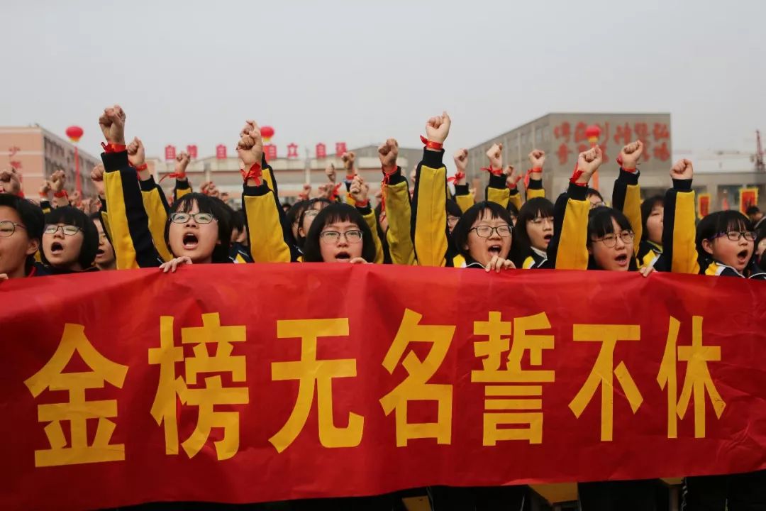 「」在家中网络上课，学不进去，感到迷茫、压力大、焦虑！疫情之下的高三学子怎么办？