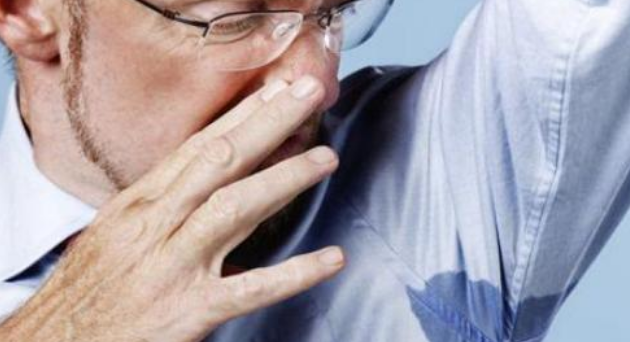 肾功能“烂”的男人，身上有“1黄2臭”，可能无能