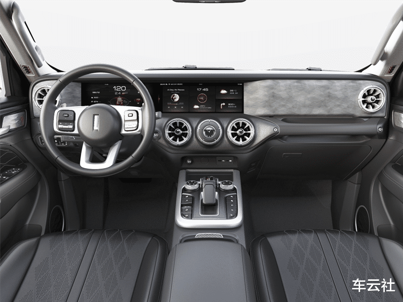 魏建军|魏建军太棒了，银色坦克300现街头，看到气势车主的口袋就松了！