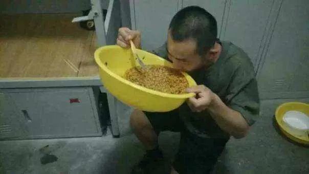 「」星空迷彩将配发部队，取消军种按地域发！