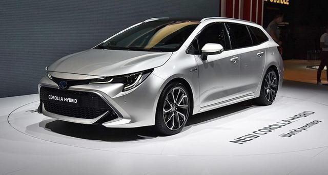 【丰田卡罗拉】丰田“多功能”家用车!比朗逸漂亮,后排放倒可当床,关键还省油