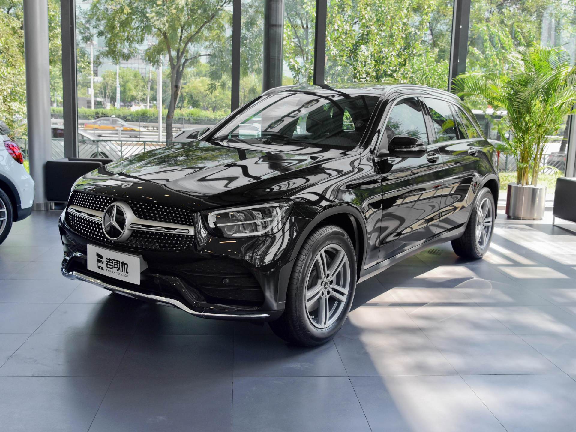 奔驰GLC|高端德系SUV,售价40万,2.0T+9AT,强劲四驱