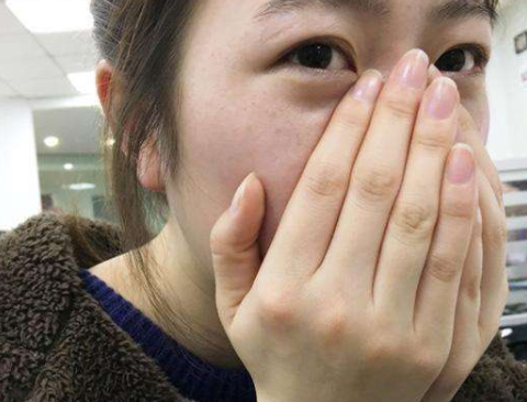 【牙齿】女生早起嘴巴“臭烘烘”？每天坚持这3事，让你呼吸都是“草莓味”！