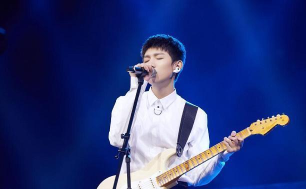 王源|TFBOYS七周年，王俊凯单曲出色，王源新歌MV则被“落地成盒”