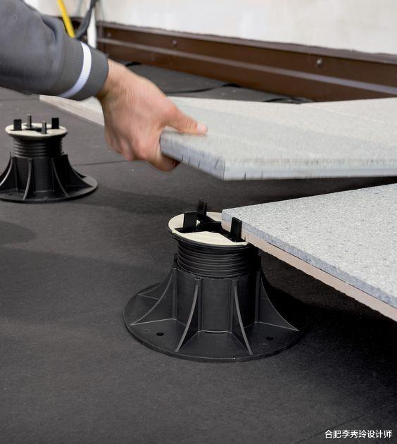 『』后悔买顶楼，隔热材料一点都没用，夏天水泥地热得烫脚！不如铺层防腐木有效