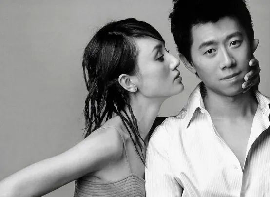 袁泉|袁泉获金鸡最佳女配，现场感谢先生支持，没想到夏雨的狗粮更狠