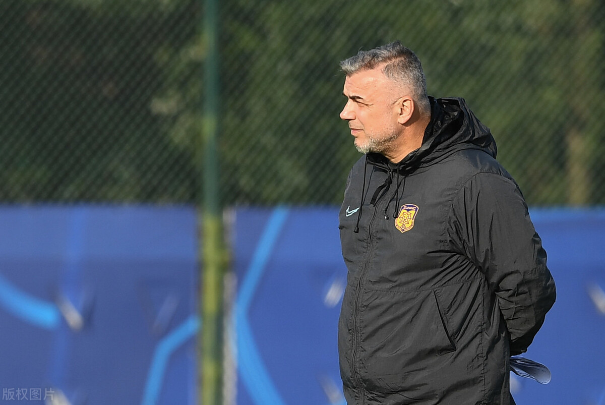 江苏苏宁|国脚+巨星缺席！苏宁“残阵”迎战重庆：4外援领衔首发，天才回归