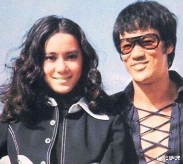 『向华强』向华强出钱养她40年，向太不但不吃醋，还唤对方一声“姐姐”