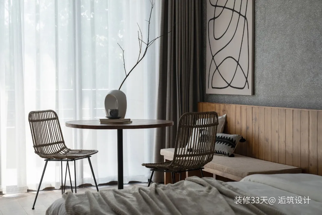 []装修设计：纯实木配水磨石，清新质朴度假民宿