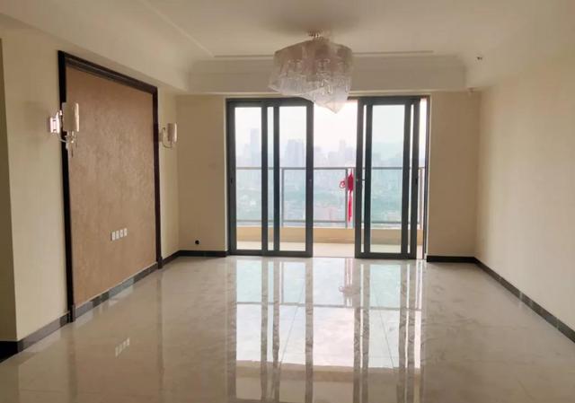 集成吊顶：新房拿到手，女主就砸掉重装，花费35W，果然好看多了！