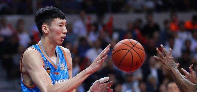 「周琦」惊！周琦因发文宣传再次被喷，网友：赶快退役吧！