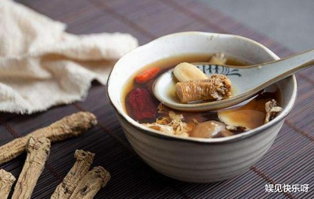 [中老年人]每天用黄芪泡水喝，老人这3个好处不请自来，值得收藏