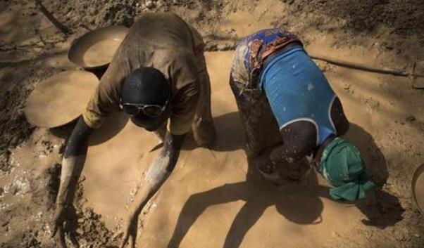 「黄金」穷得只剩金子的国家，遍地黄金却“不值钱”，一斤黄金换一斤粮