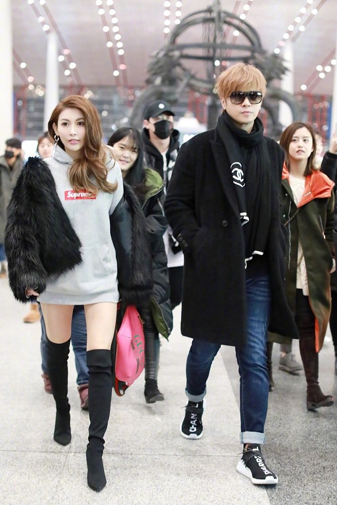 罗志祥■罗志祥蝴蝶旧照曝光！两人挽手走红毯，蝴蝶穿低领白纱裙颜值不低