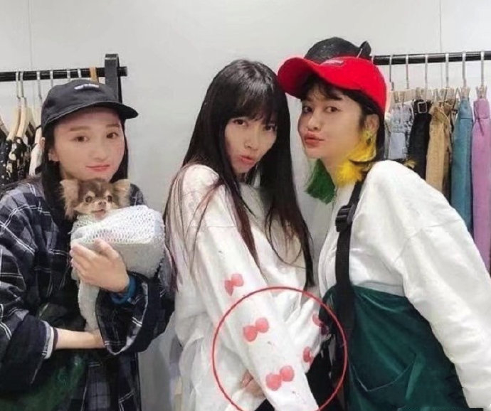 『郭碧婷』台媒曝郭碧婷已怀孕6个月，肚子隆起很明显，大腹便便走路迟缓