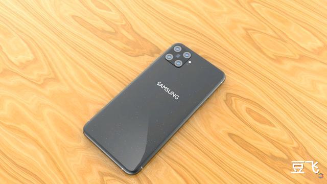 旗舰机|三星新机曝光，旗舰机外观和配置，中端机价格，可以摒弃前嫌吗？