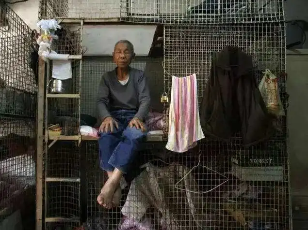 [蔡少芬]“香港房价”贵到什么地步？蔡少芬家里挤得要命，她的家却大的能跑步