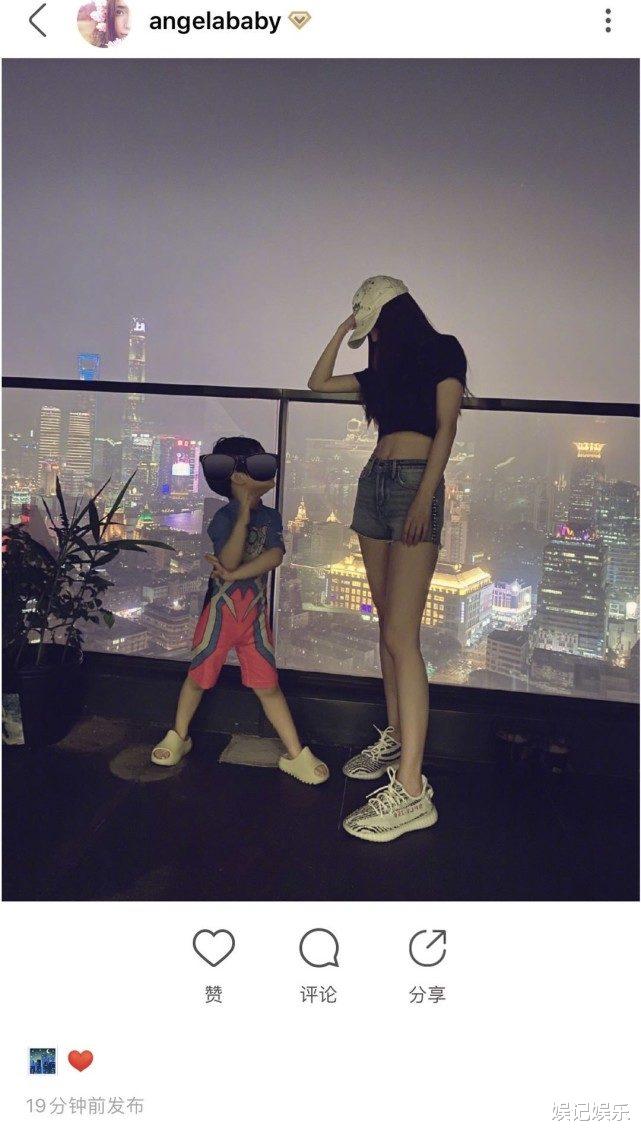 Angelababy|baby跟儿子在豪宅凹造型，小海绵脚踩昂贵拖鞋，母子对视超暖