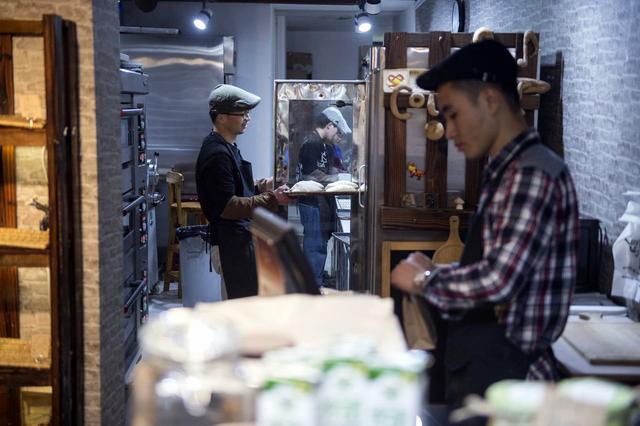 浙江省|浙江医学生放弃从医,转行当面包师引众议,回应:喜欢就应该去做