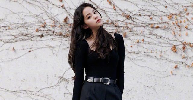 欧阳娜娜@欧阳娜娜新曲发布，歌词似乎处处暗示，坐实与陈飞宇恋情？