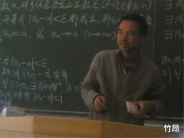 王晓琮：哈理工教师，被学子誉为“神级”讲师，任教40年还住在职工宿舍