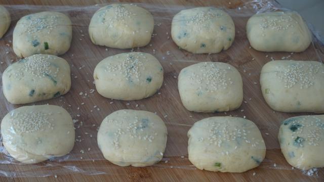 「面粉」玉米面百吃不厌的做法，开水烫一烫，蓬松柔软不塌陷，凉了也好吃