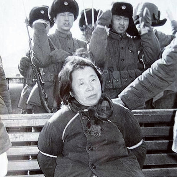 「案件通报」她是我国80年代最大贪污犯，公审大会大骂所有人，最终被判枪决