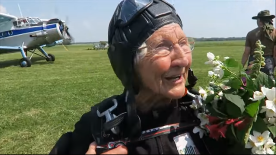 []最高龄体操选手！94岁Johanna：与其躺床垫退化，不如起身运动