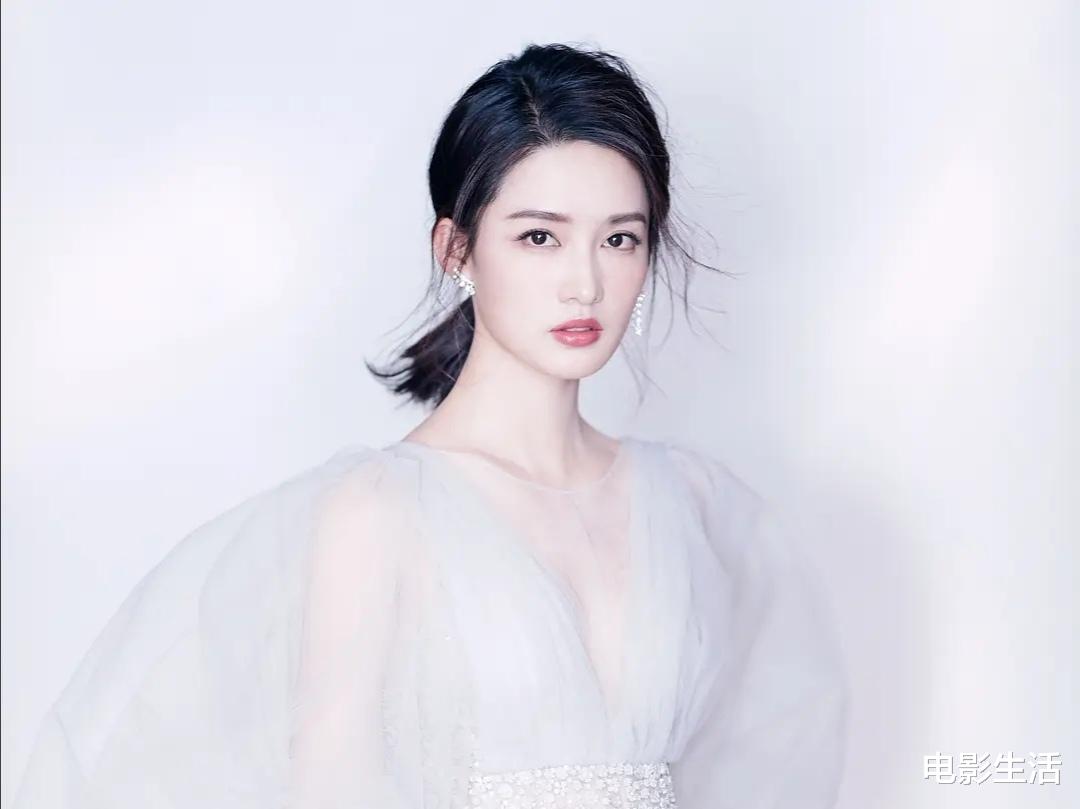 李沁|李沁《庆余年》《狼殿下》爆款不断！却仍未被捧红，问题出在哪？