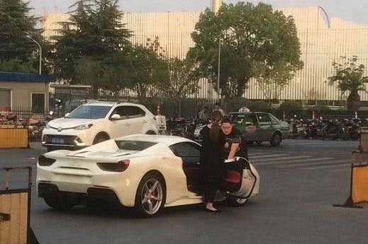 pc游戏■PDD的豪车,张大仙的豪车,看到UZI的,我承认我笑了